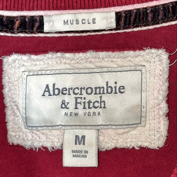 Abercrombie & Fitch Mens Muscle T-Shirt Red Crew Neck Spell Out Textured - Picture 9 of 9